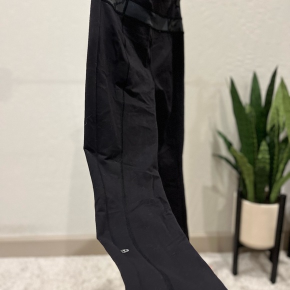 Lululemon Skinny Groove Pant | Size 4 | Reversible | Unique Waistband | Black - Picture 4 of 6